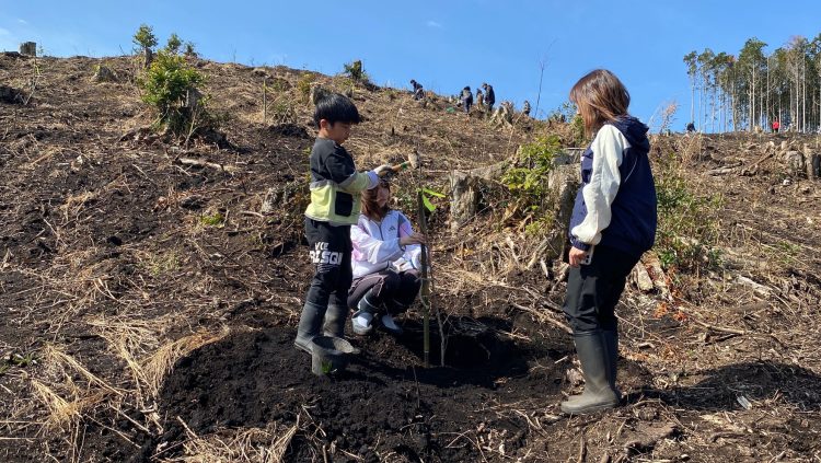 創業50周年記念事業「1000本桜プロジェクト」植樹活動を実施　累計1,400本、今月中に1,500本へ